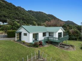Little Kowhai - Te Kaha Holiday Home -  - 1206918 - thumbnail photo 17