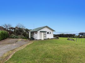 Little Kowhai - Te Kaha Holiday Home -  - 1206918 - thumbnail photo 18