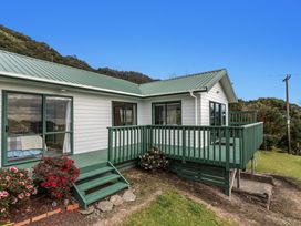 Little Kowhai - Te Kaha Holiday Home -  - 1206918 - thumbnail photo 19