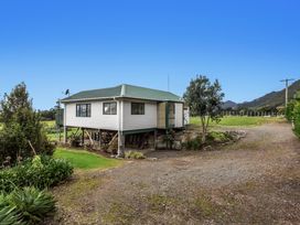 Little Kowhai - Te Kaha Holiday Home -  - 1206918 - thumbnail photo 21