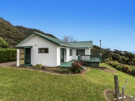 Little Kowhai - Te Kaha Holiday Home -  - 1206918 - thumbnail photo 22