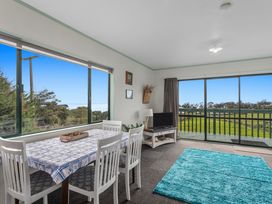 Little Kowhai - Te Kaha Holiday Home -  - 1206918 - thumbnail photo 7