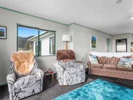 Little Kowhai - Te Kaha Holiday Home -  - 1206918 - thumbnail photo 4