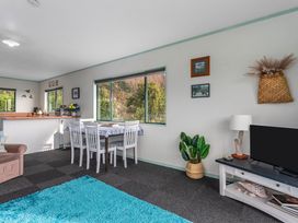 Little Kowhai - Te Kaha Holiday Home -  - 1206918 - thumbnail photo 6