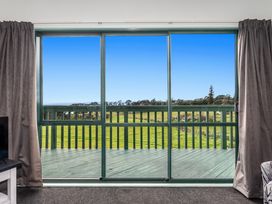 Little Kowhai - Te Kaha Holiday Home -  - 1206918 - thumbnail photo 8