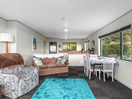 Little Kowhai - Te Kaha Holiday Home -  - 1206918 - thumbnail photo 5