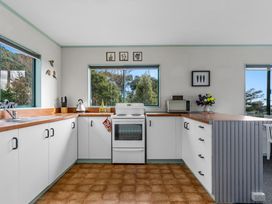 Little Kowhai - Te Kaha Holiday Home -  - 1206918 - thumbnail photo 10