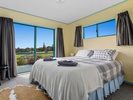 Little Kowhai - Te Kaha Holiday Home -  - 1206918 - thumbnail photo 11