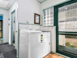 Little Kowhai - Te Kaha Holiday Home -  - 1206918 - thumbnail photo 14