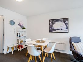 A dining room with a table and chairs at Urban Oasis - Christchurch Holiday Home in Christchurch