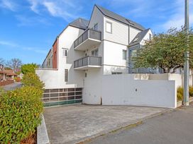 Urban Oasis - Christchurch Holiday Home -  - 1207472 - thumbnail photo 24