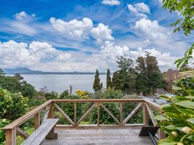 Lakeside Lookout - Acacia Bay Holiday Home -  - 1207749 - thumbnail photo 22