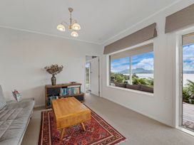 Lakeside Lookout - Acacia Bay Holiday Home -  - 1207749 - thumbnail photo 4
