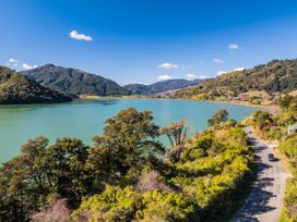 A landscape view featuring water, trees, and mountains at Tepuia Cottage - Havelock Holiday Retreat Marlborough