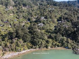 An aerial view of houses and trees near a body of water at 780 Queen Charlotte Dr in Marlborough