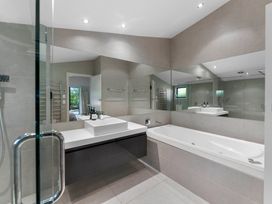 Rainbow Point Yacht Club - Taupo Holiday Home -  - 1209447 - thumbnail photo 23