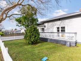 Poolside Pause - Auckland Holiday Home -  - 1209831 - thumbnail photo 24