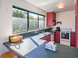 The Cozy Outlook - Kuratau Holiday Home -  - 1210383 - thumbnail photo 10