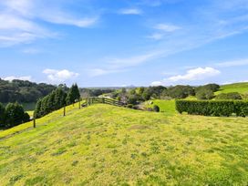 A view of grass fields and trees at The Black Barn - Whakatane Holiday Home Whakatane