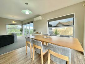 Vinnies Haven - Opunake Holiday Home -  - 1210845 - thumbnail photo 9