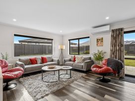 A living room with a sofa and coffee table at Hosking Haven - Cromwell Holiday Home, Cromwell