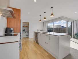 A kitchen with an island and pantry at Sunny Deck Haven - Richmond