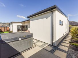 An outdoor area with a hot tub and pathway at Sunny Deck Haven - Nelson Holiday Home Richmond