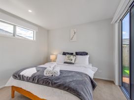 A bedroom with a bed and window at Sunny Deck Haven - Richmond