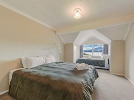 A bedroom with two beds at The Bay house - Moetapu Holiday Home Moetapu Bay