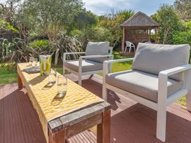 A garden with seating area and table at Garden Grove - Kapiti Coast Holiday Home Kapiti Coast