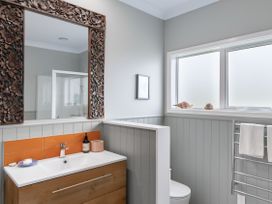 A bathroom with a washbasin and a toilet at Garden Grove - Kapiti Coast Holiday Home in Kapiti Coast