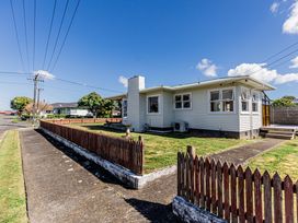 Home Away From Home - Levin Holiday Home -  - 1211812 - thumbnail photo 23