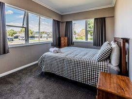 Home Away From Home - Levin Holiday Home -  - 1211812 - thumbnail photo 12