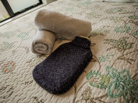 Cherry Tree Cottage - Te Anau Holiday Home -  - 1211945 - thumbnail photo 15