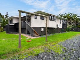 A house with a swing and garden at Surf House - Mangawhai Heads