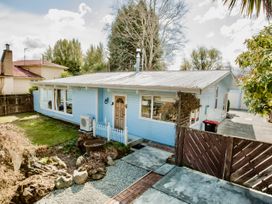 A house with a garden and pathway at Little Blue House - Te Anau