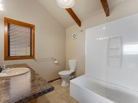 Fern View - Pukawa Bay Holiday Home -  - 1212637 - thumbnail photo 15