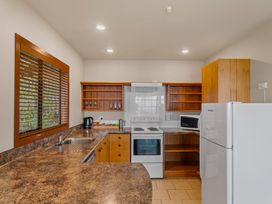 Fern View - Pukawa Bay Holiday Home -  - 1212637 - thumbnail photo 9