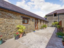 2 bedroom Cottage for rent in Llanmorlais