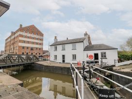 3 bedroom Cottage for rent in Gloucester