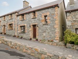 3 bedroom Cottage for rent in Cleggan