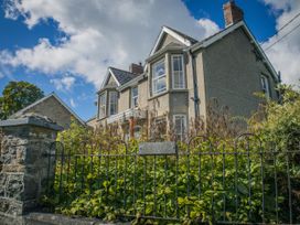 6 bedroom Cottage for rent in Bala