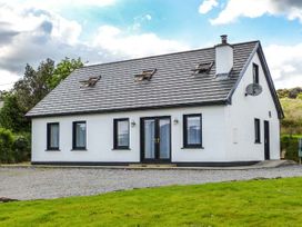 4 bedroom Cottage for rent in Ballybofey