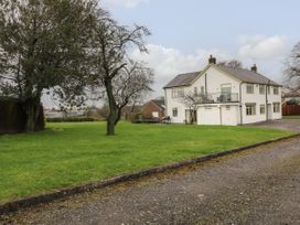 7 bedroom Cottage for rent in Ripley