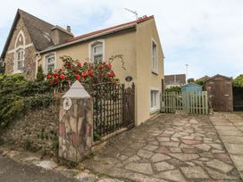 3 bedroom Cottage for rent in Torquay