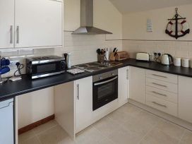 Hyfrydle Apartment - Anglesey - 927582 - thumbnail photo 6