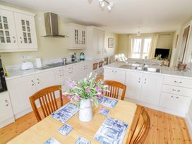 Central Ardara Riverside Apartment - County Donegal - 939487 - thumbnail photo 7