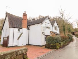 5 bedroom Cottage for rent in Stafford