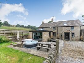 5 bedroom Cottage for rent in Glossop