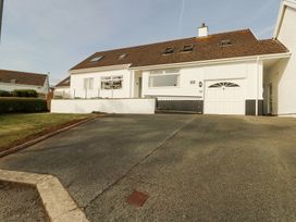 5 bedroom Cottage for rent in Benllech